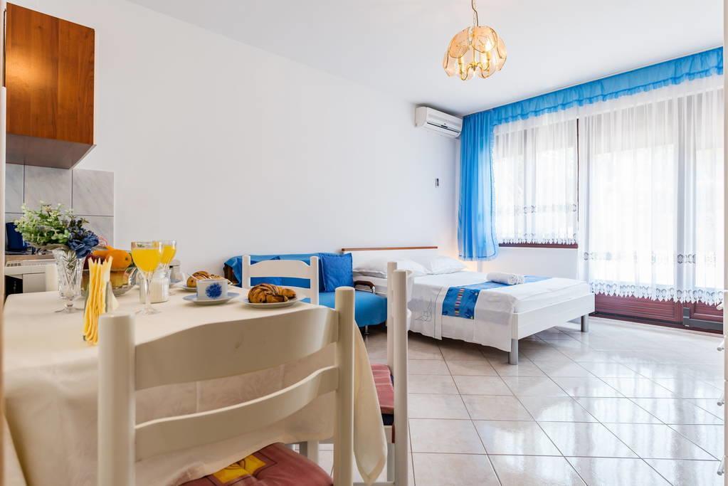 Apartments Silvi Подстрана Экстерьер фото